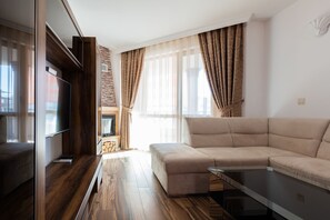 Appartement, 1 chambre, balcon, vue piscine (4 people) | Coin séjour | Télévision à écran plat