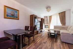 Appartement, 1 chambre, balcon, vue sur la piscine (4 people) | Cuisinette privée | Réfrigérateur, un four, surface de cuisson, bouilloire électrique