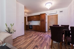 Lejlighed - 1 soveværelse - balkon - udsigt til pool (4 people) | Privat tekøkken | Køleskab, ovn, kogeplade, elkedel