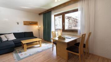 Classic Apartment (Typ B) | Living room | 38-inch flat-screen TV with satellite channels