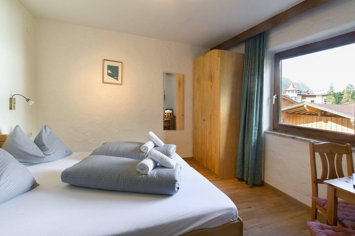 Basic Double Room, 1 Bedroom (Typ E) | Laptop workspace, WiFi (free), bed sheets