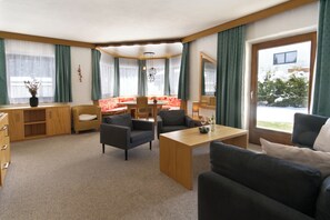 Comfort-Apartment (Typ C) | Laptopgeeigneter Arbeitsplatz, kostenloses WLAN, Bettwäsche
