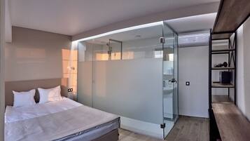 Superior Room | Premium bedding, down duvets, in-room safe, desk