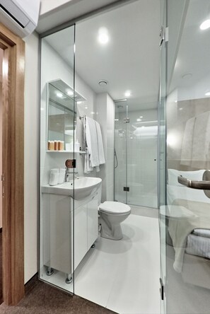 Bathroom shower - Boutique Hotel Dacha Lanzheron (Odesa)