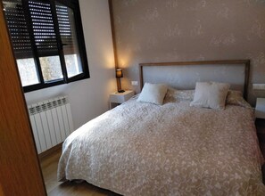 2 bedrooms, iron/ironing board, WiFi, bed sheets - BAJO CON JARDIN CERCA DE LA PLAYA Y EL GOLF (Santander)