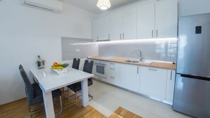 Deluxe Apartment, 1 Bedroom, Balcony | Private kitchen - Apartment Oasis (Mostar)