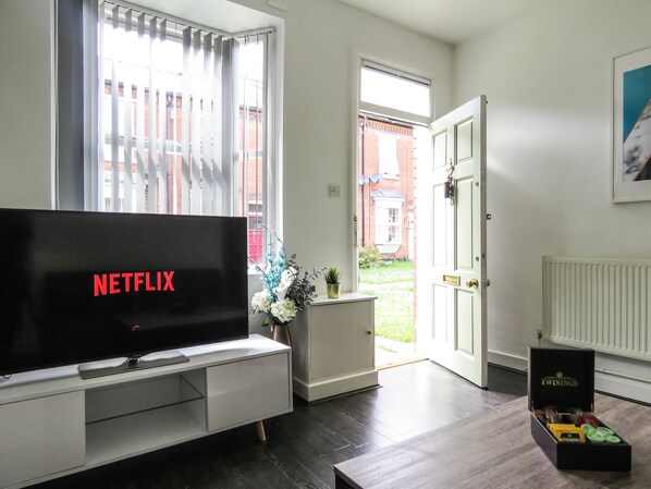 Business Townhome, Multiple Beds | Living area - Tudors eSuites Historic Townhouse Birmingham with Garden (Birmingham)