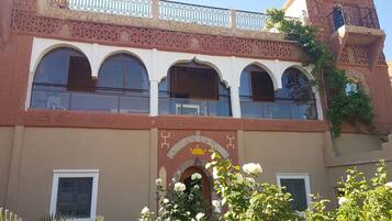 Fachada de la propiedad