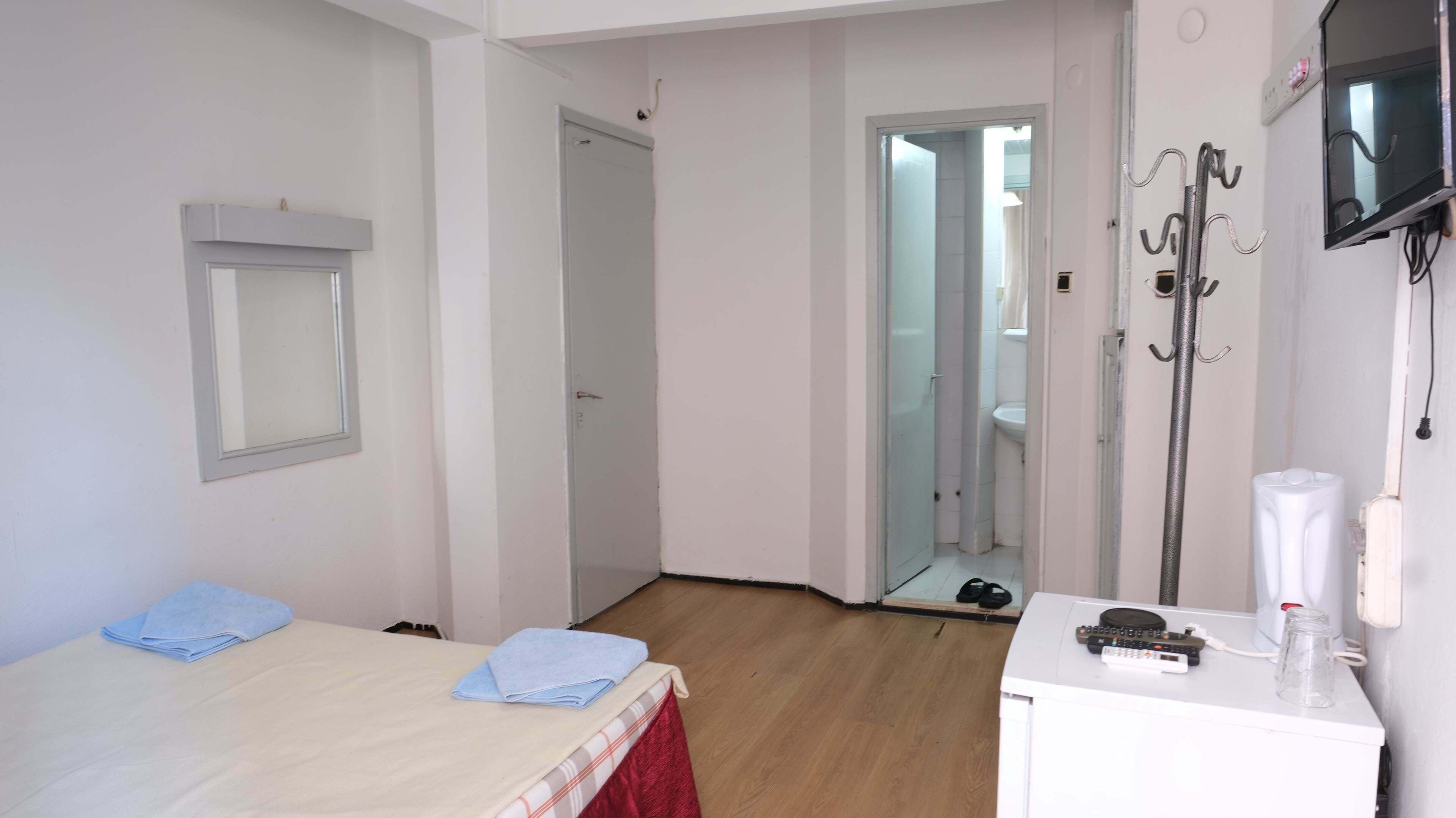 Single Room | Desk, free WiFi