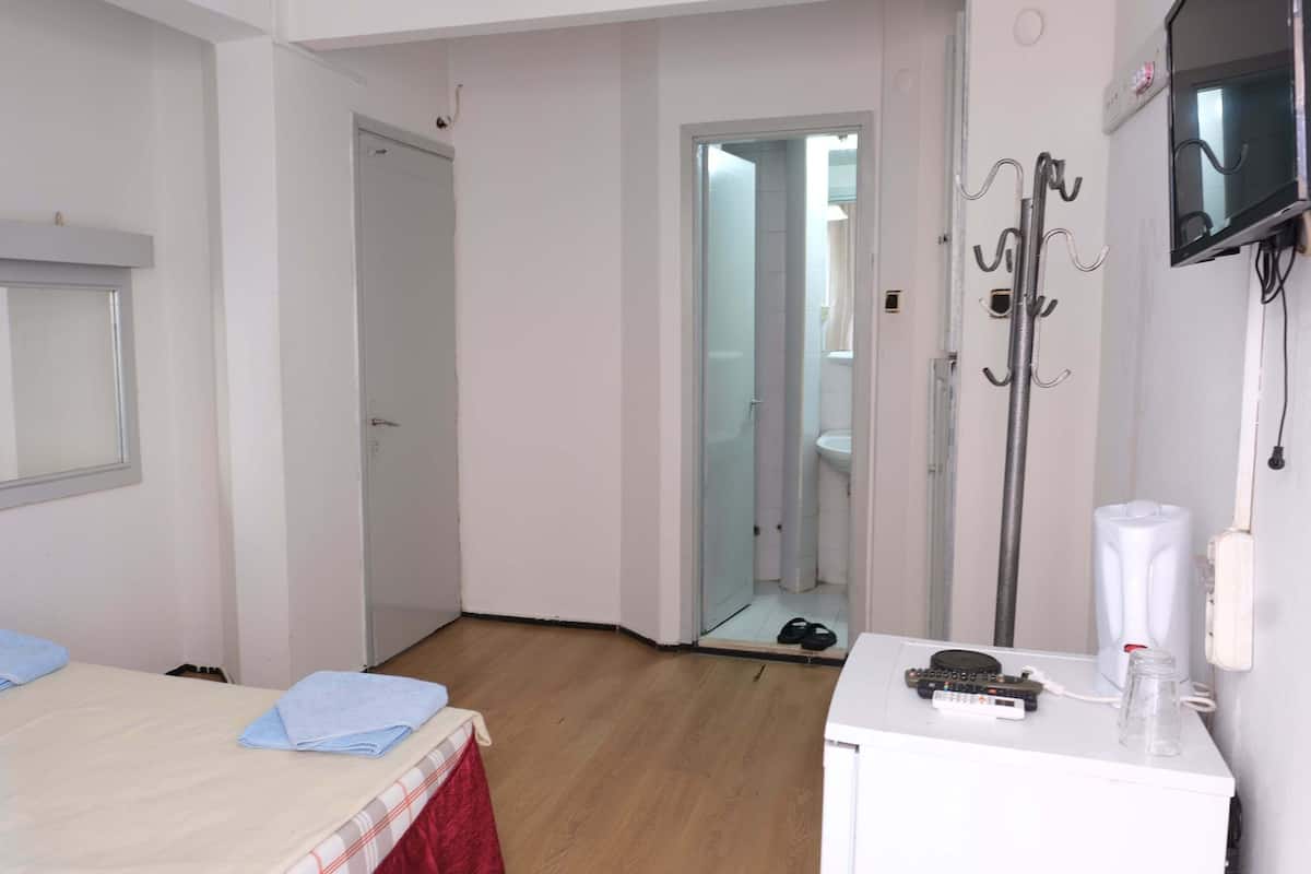 Single Room | Desk, WiFi (free)