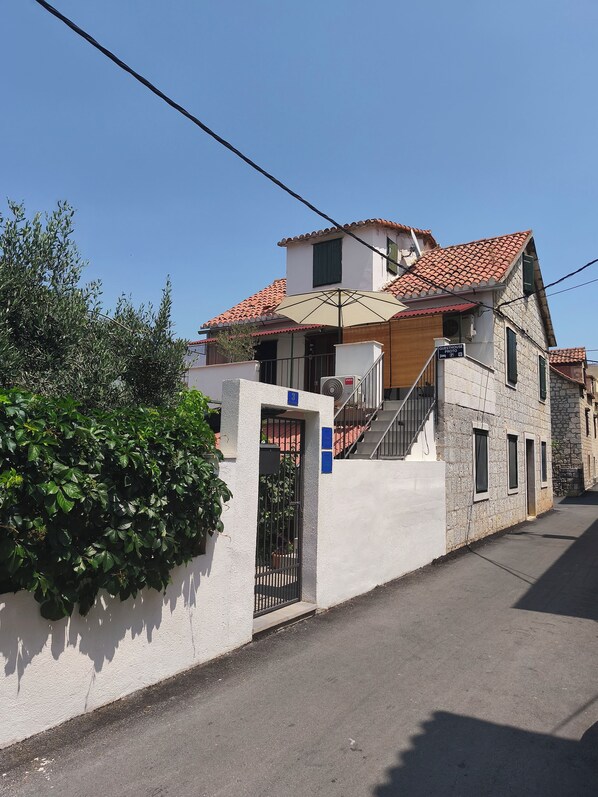 Exterior - Guesthouse Trogir Proto (Trogir)