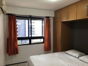 Departamento Confort, varias camas, vista a la playa | Ropa de cama de alta calidad y tabla de planchar con plancha 
