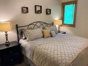 4 habitaciones, tabla de planchar con plancha, cuna de viaje y wifi 