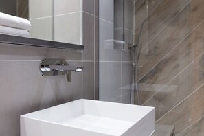 Kostenlose Toilettenartikel, Haartrockner, Handtücher, Seife