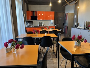 Daily continental breakfast (GEL 20 per person)