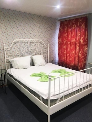 Down duvets, iron/ironing board, free WiFi, bed sheets