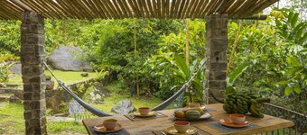 Between the forest and the sea, Casa das Pedras.