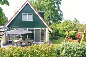Outdoor dining - Special FH with beach cabin, gigabit internet, swimming pool, Gazelle bicycles (Sint Maarten)