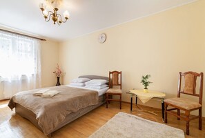 Apartment | Desk, iron/ironing board, free WiFi