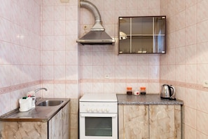 Apartment | Private kitchenette | Microwave, oven, stovetop, electric kettle - Paradise apartment 2 (Lviv)