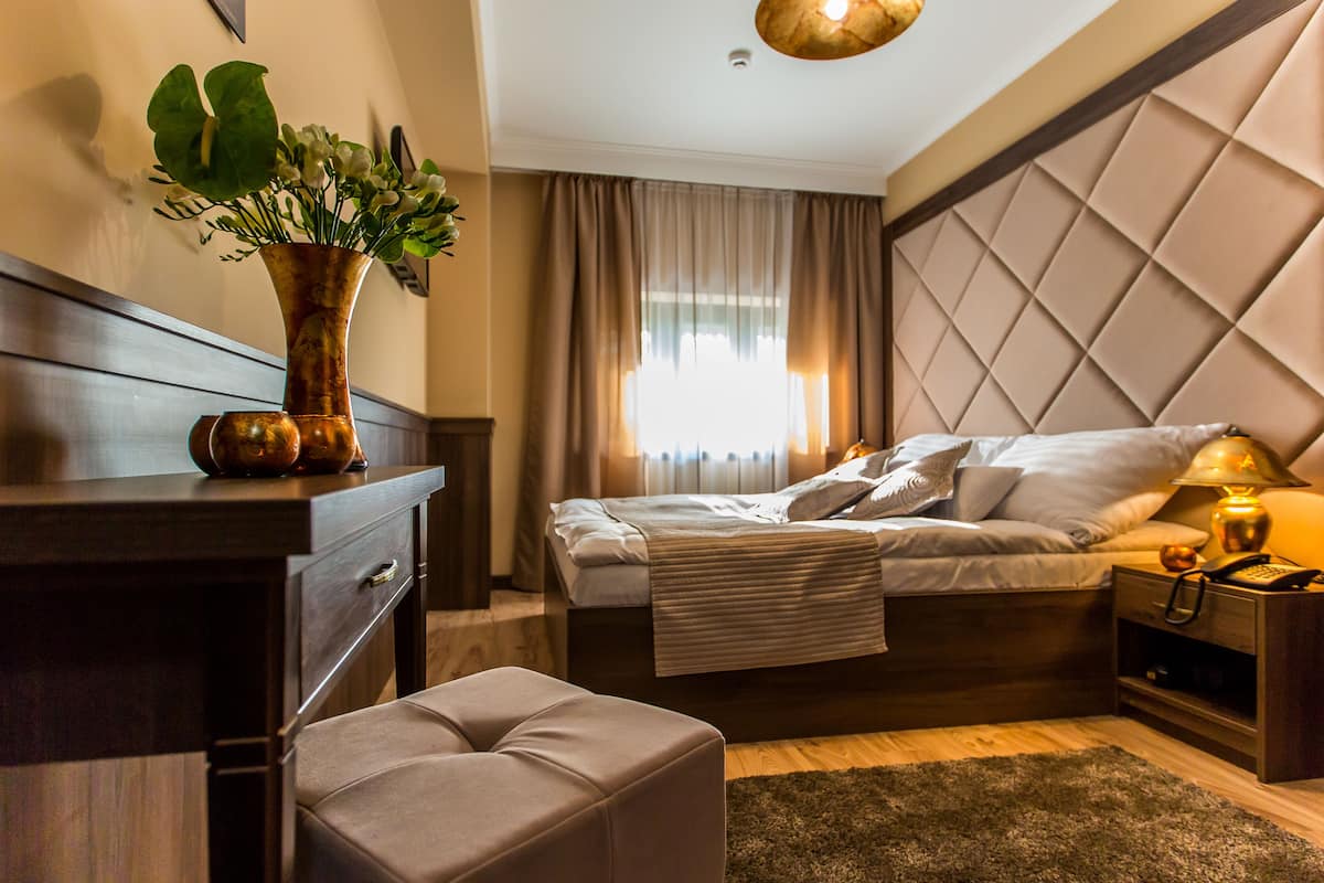 Superior tweepersoonskamer | 1 slaapkamer, luxe beddengoed, bedden met traagschuimmatras, een minibar