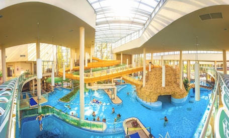 Pool. Komló Hotel Gyula