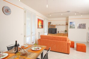 Apartment, 2 Schlafzimmer | Essbereich im Zimmer