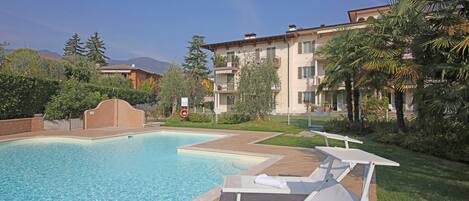 Piscine extérieure (ouverte en saison)