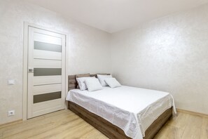 Studio | Desk, iron/ironing board, free WiFi - Vip studio apartment in the city centre (Lviv)