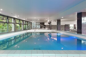 Piscina interna, piscina externa sazonal