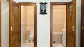 Apartment | Bathroom | Bathtub, hair dryer, slippers, towels