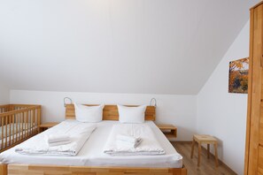 2 makuuhuonetta, silitysrauta/-lauta, ilmainen Wi-Fi, vuodevaatteet