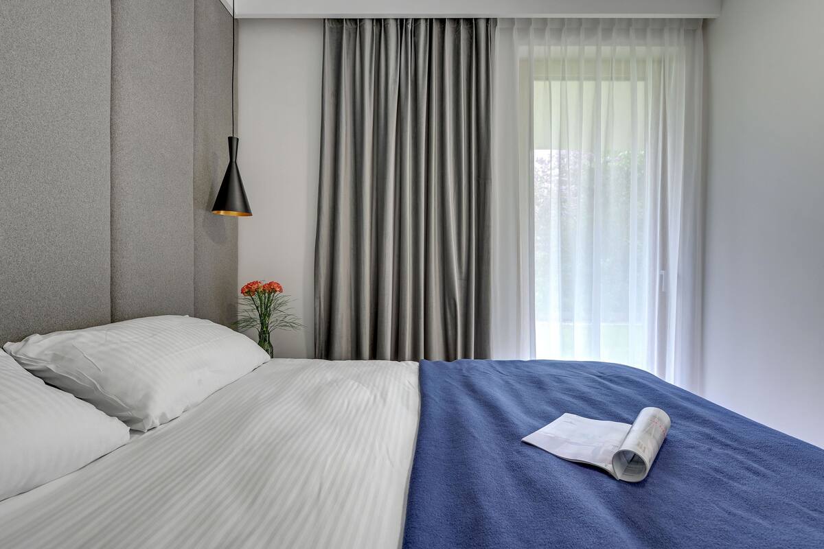 Ropa de cama hipoalergénica, sistema de insonorización y wifi gratis