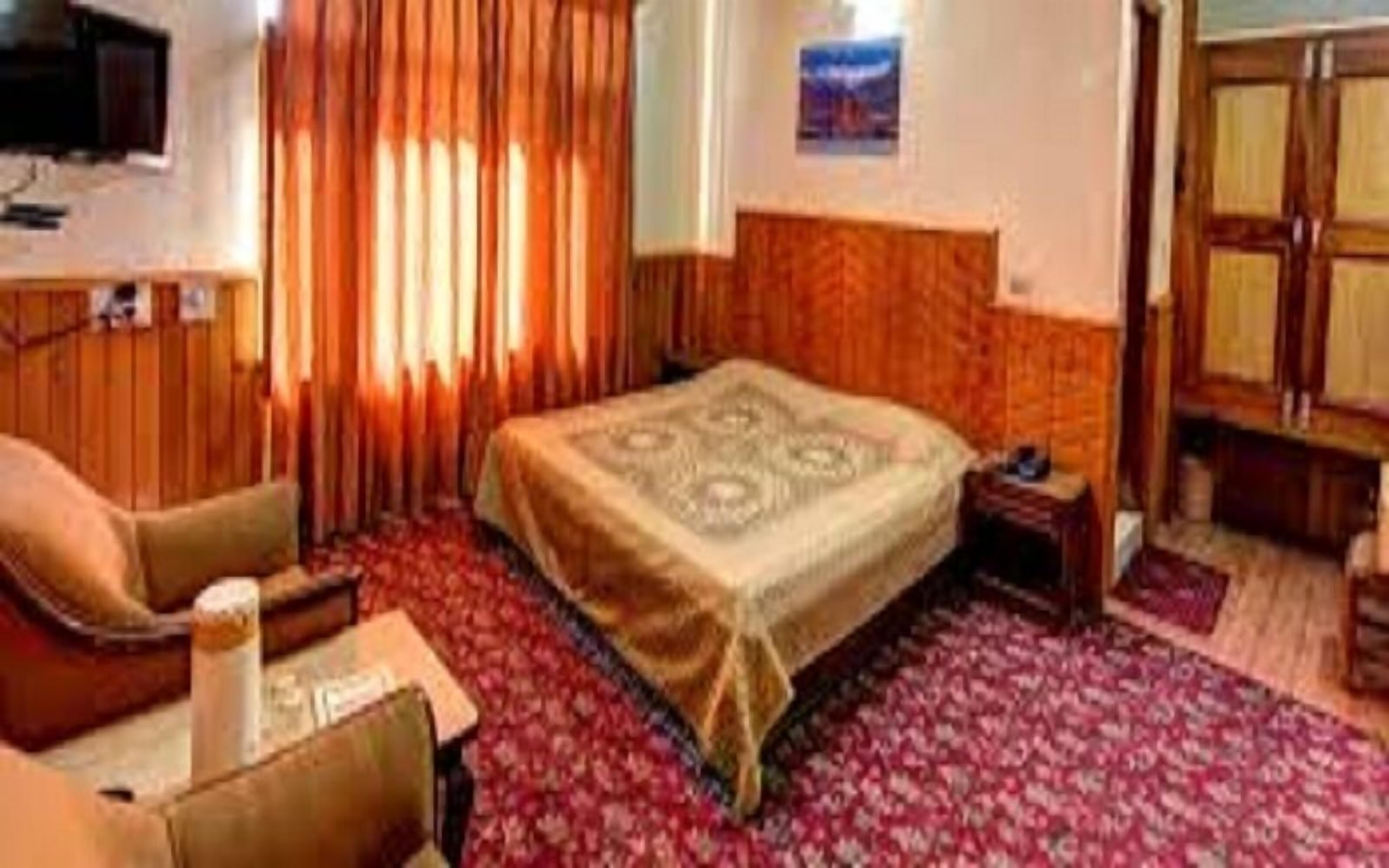 Desk, free WiFi, bed sheets