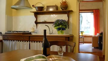 Appartamento Comfort, 1 letto queen, vista collina | Area soggiorno
