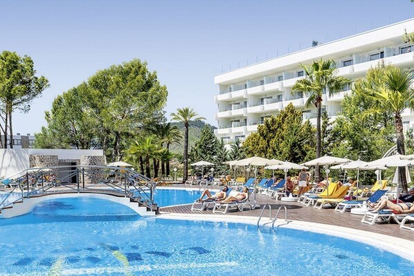 Kolam renang outdoor