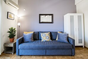 Apartment, 1 Bedroom | Living area