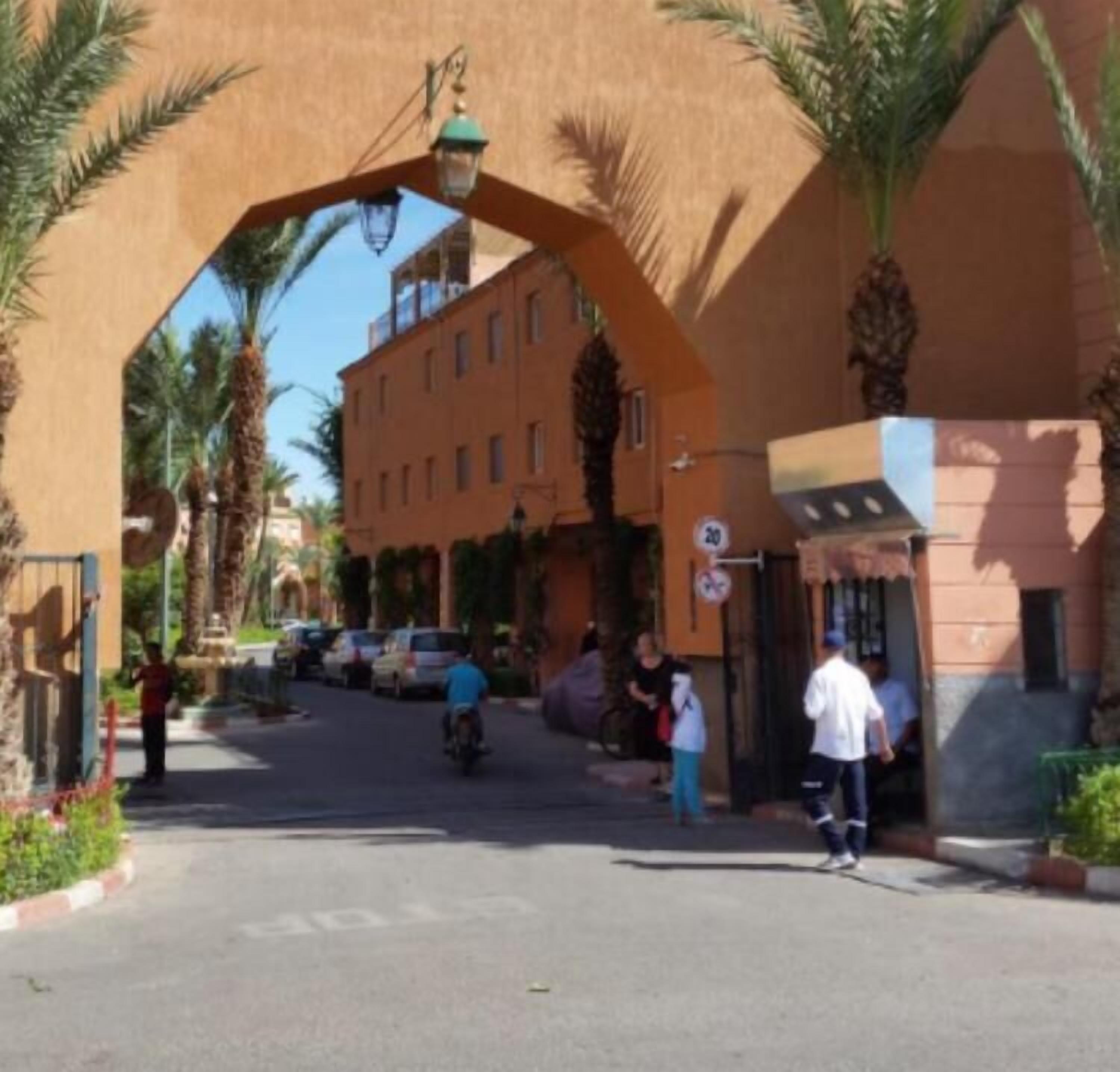 تفا صيل الفندق من الخارج