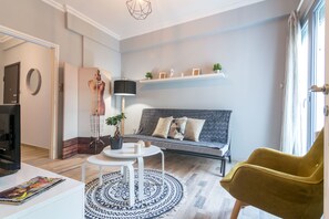 LĂ€genhet - 1 sovrum | Vardagsrum | Platt-tv