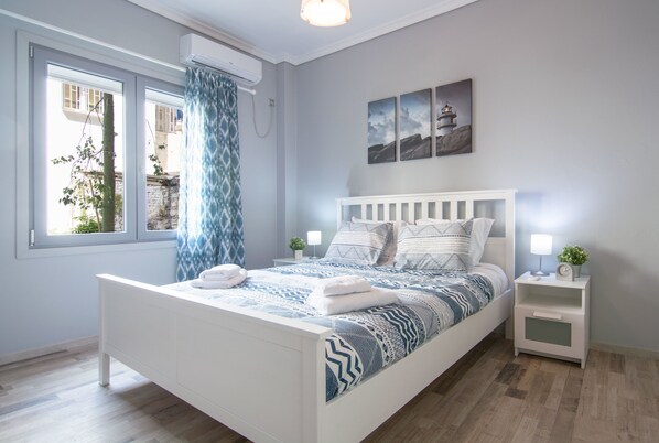 LÀgenhet - 1 sovrum | 1 sovrum, skrivbord, arbetsyta för laptop och strykjÀrn/strykbrÀda