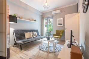 LĂ€genhet - 1 sovrum | Vardagsrum | Platt-tv