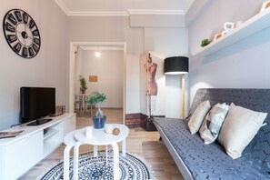 LĂ€genhet - 1 sovrum | Vardagsrum | Platt-tv