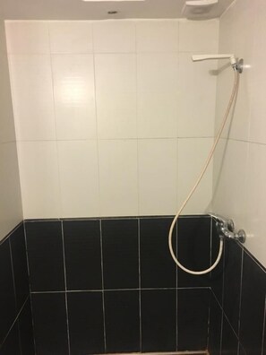 Leilighet, 1 soverom | Bad | Dusj, regndusjhode, hårføner og håndklær