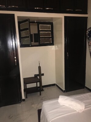 Appartement, 1 chambre | 1 chambre, rideaux d’obscurcissement, fer et planche à repasser