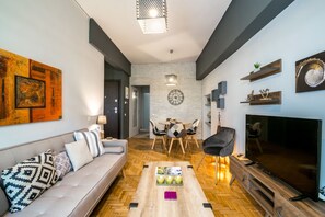 Living area - Theseus 2BD Apt Athens Next To Acropolis (Athens)
