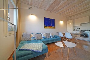 Apartment, 2 Bedrooms | Living area | Flat-screen TV - L'Orologio (Salò)