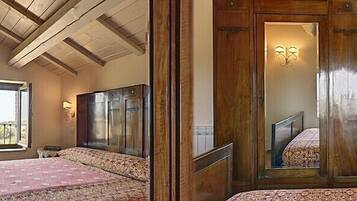 Double Room | Free WiFi, bed sheets