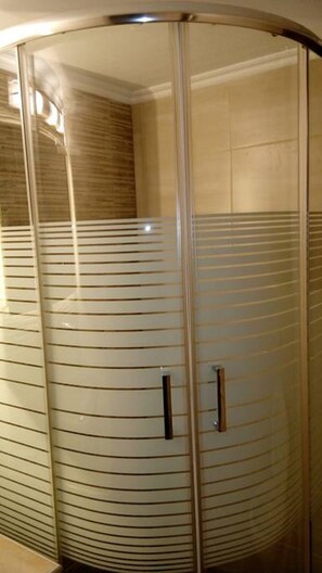 Căn hộ, 2 phòng ngủ | Phòng tắm | Máy sấy tóc, khăn tắm, xà phòng, dầu gội 