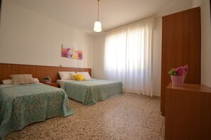 Cots/infant beds