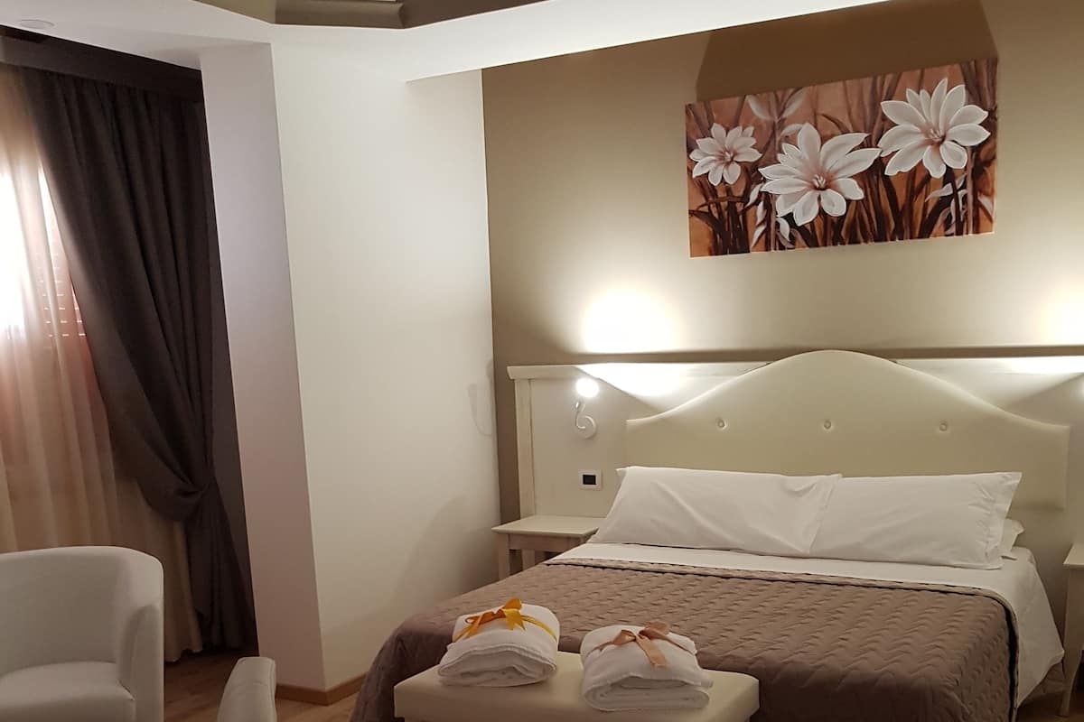 Triple Room | Egyptian cotton sheets, premium bedding, memory foam beds, minibar